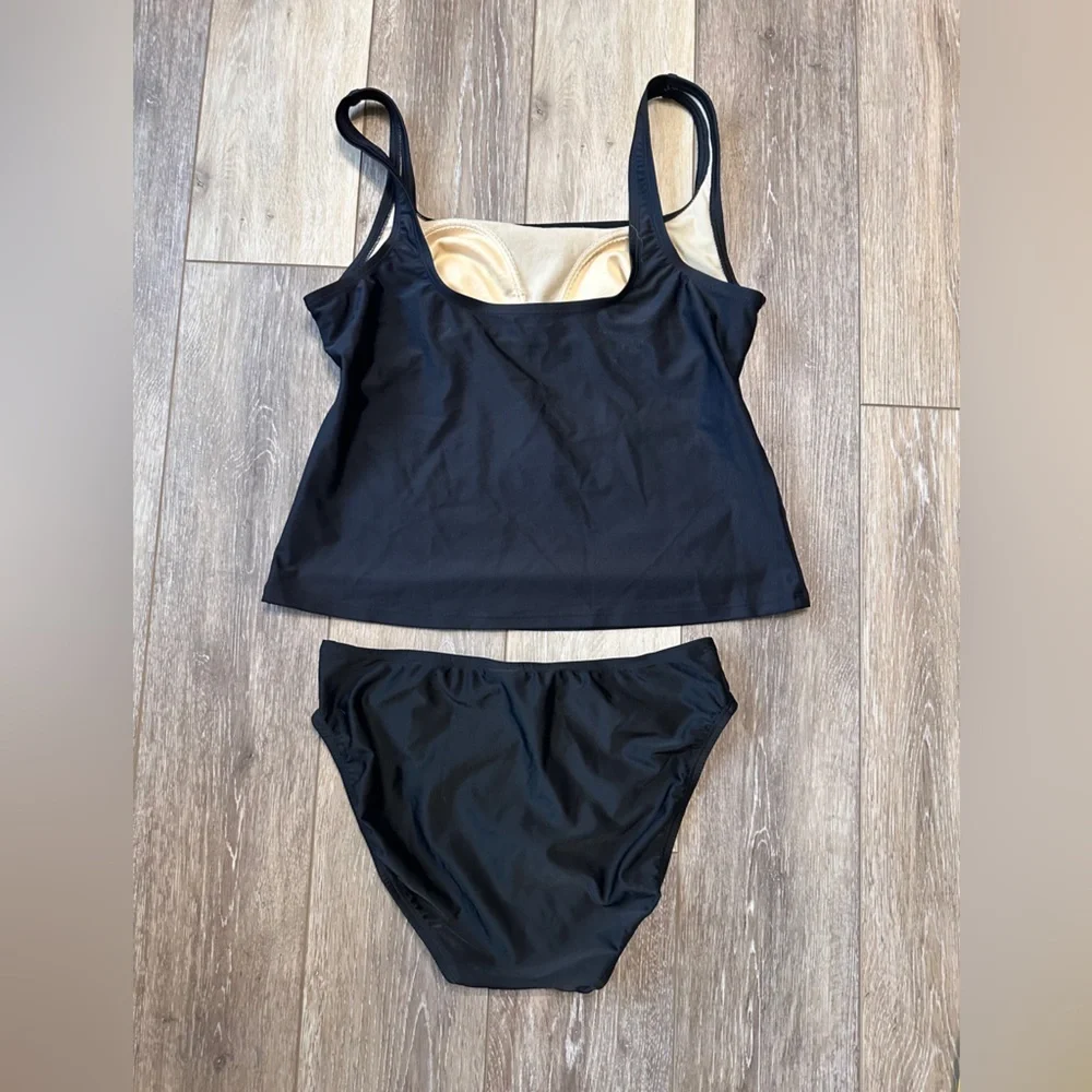 #4) 🏖️Speedo swim set size: Top-12 bottom-10  black with pink under chest